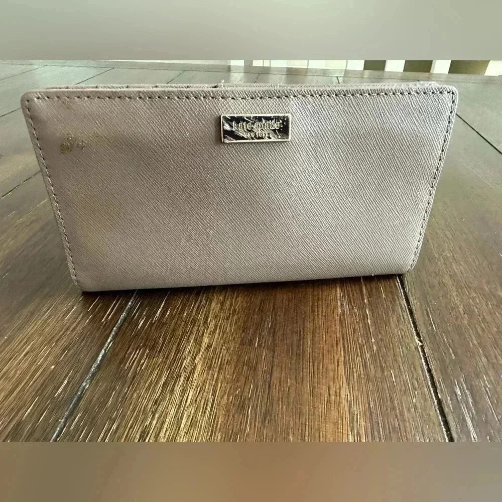Kate Spade Newbury wallet